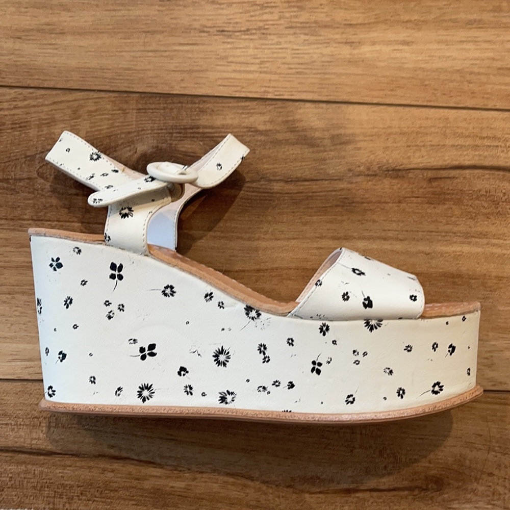 Black and white platforms